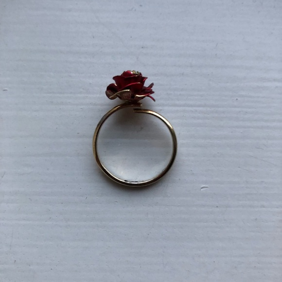 Dainty & feminine red rose flower gold ring - Picture 3 of 6